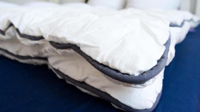Домашние хитрости: Почему полезно проветривать на морозе одеяла из натуральной шерсти