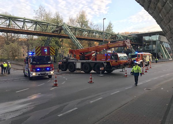 Происшествия: Подвесная железная дорога в Вуппертале остановится на несколько месяцев