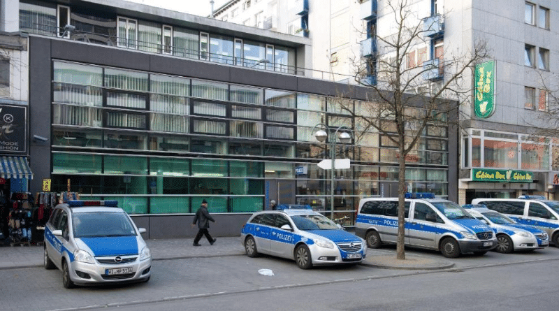 Происшествия: Нацистский скандал в полицейском участке Франкфурта