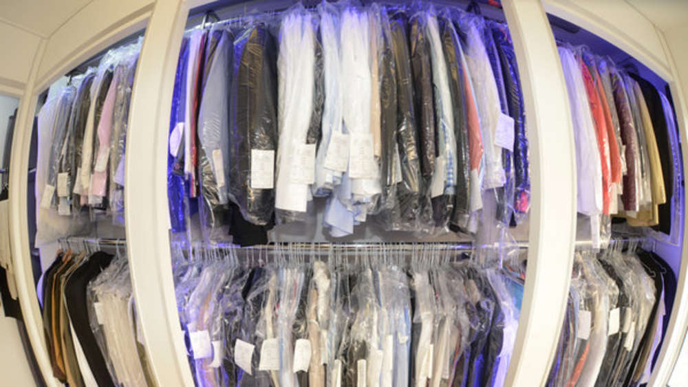Домашние хитрости: Почему некоторые вешалки приносят одежде больше вреда, чем пользы