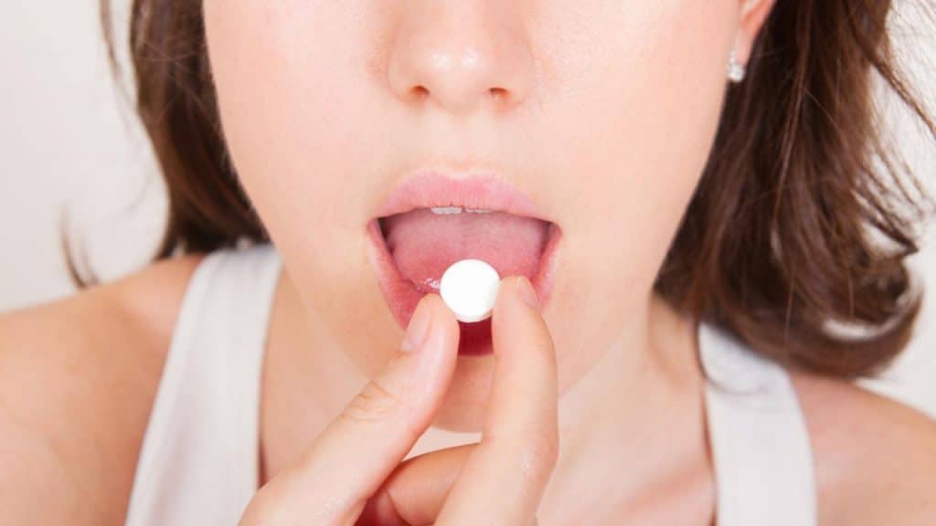 Здоровье: Как правильно пить таблетки и применять капли, чтобы они действовали?