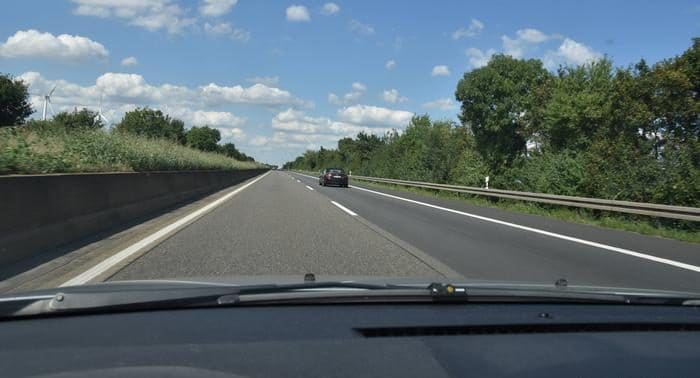 Закон и право: На автобанах Германии могут ввести ограничение скорости