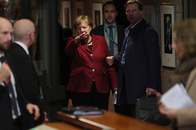Общество: Апатия канцлера: куда пропала Меркель во время обсуждения Brexit?