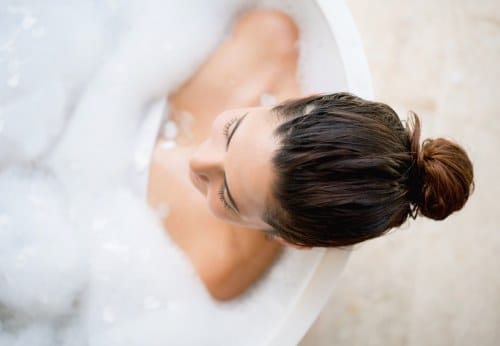 Полезные советы: 6 ошибок во время приема ванны, из-за которых портится кожа