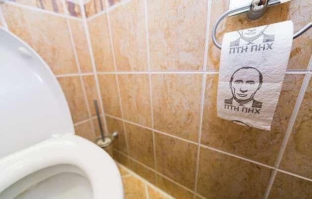 Отовсюду обо всем: У министра обороны нашли туалетную бумагу с лицом Путина