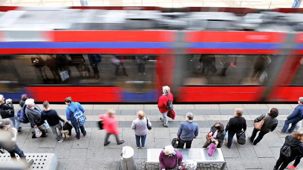 Общество: Представитель правительства требует подорожания билетов Deutsche Bahn и сокращения количества спецтарифов