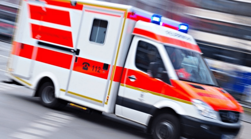 Происшествия: Пьяный мужчина угнал машину скорой помощи, в которой находились спасатели и пациент
