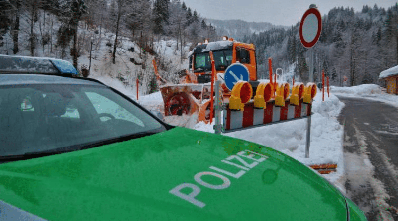 Погода: В Баварии и Альпах катастрофическая ситуация, снегопады не прекращаются