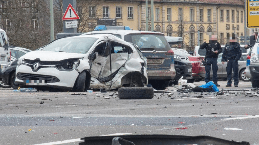 Происшествия: Смертельное ДТП в Берлине: из-за пьяного полицейского погибла женщина