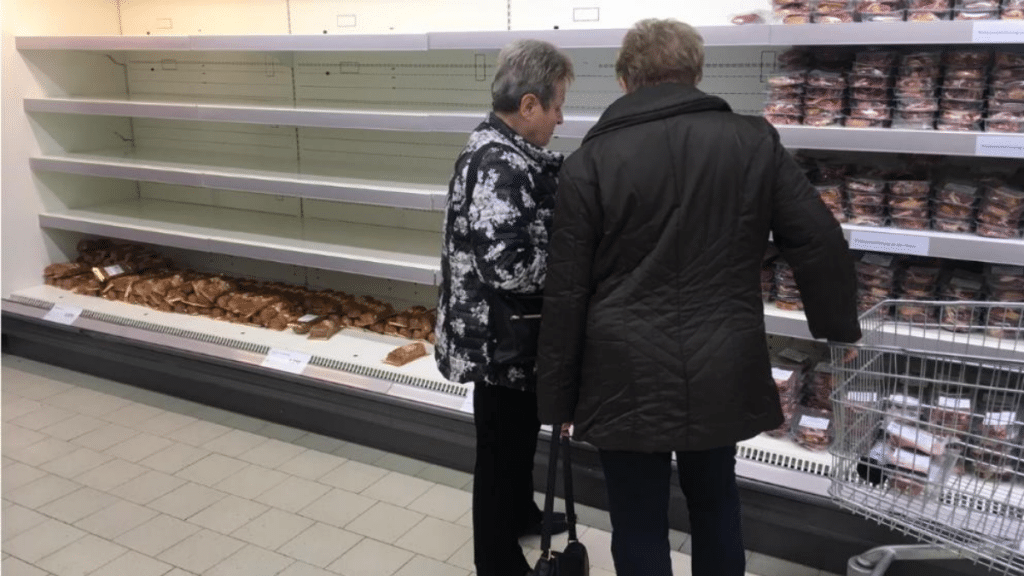 Общество: Российский дешевый дискаунтер снова открыт, но колбасы по-прежнему нет