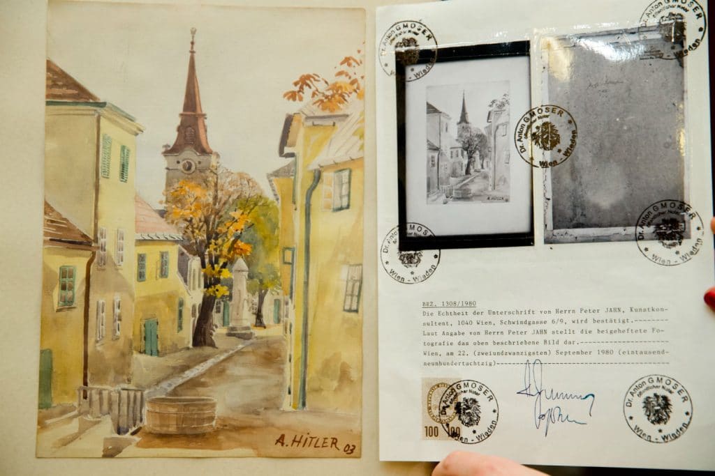 Культура: В Баварии уйдут с молотка 30 картин, написанных Гитлером