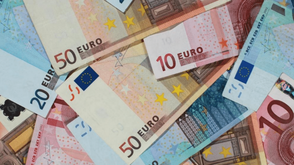 Деньги: €106 в подарок: насколько выгодны кредиты с минусовым процентом?