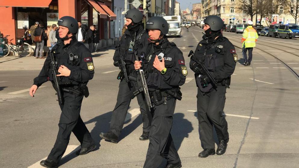 Происшествия: Стрельба на улице Мюнхена: погибло два человека рис 2