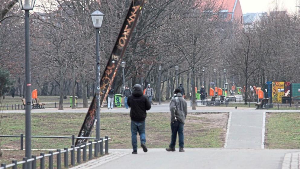 Общество: Для отвода глаз: в Берлине полиция прогнала наркодилеров из парка, но лишь на несколько часов рис 2