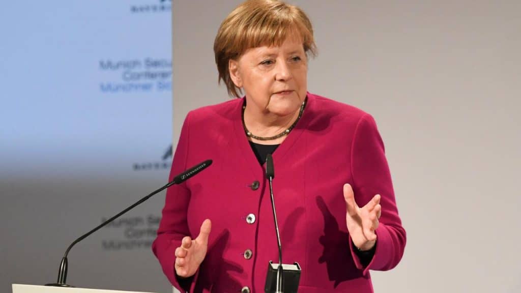 Политика: Мюнхенская конференция по безопасности: речь Меркель как «посмертное» завещание