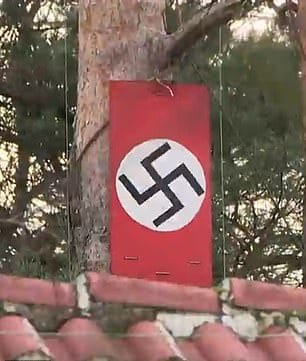 Досуг: Пенсионер превратил свой дом в памятник нацизму рис 2