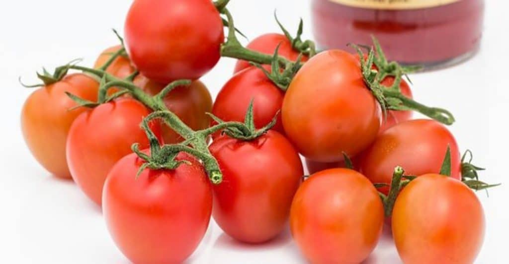Домашние хитрости: Как убрать пятна от томатов