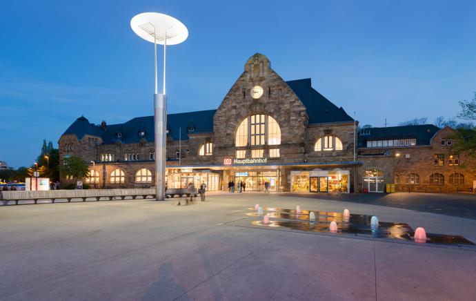 Галерея: Топ-10 самых красивых железнодорожных вокзалов Германии рис 10