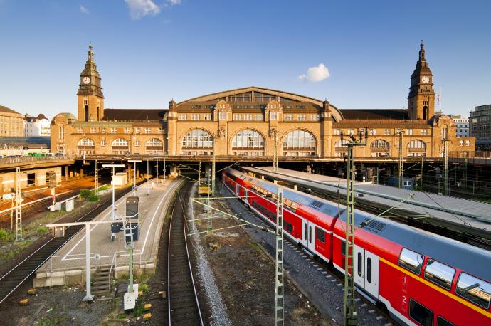 Галерея: Топ-10 самых красивых железнодорожных вокзалов Германии рис 9