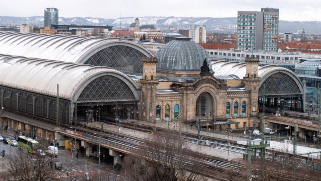 Происшествия: В автомобиле на центральном вокзале Дрездена нашли 17 гранат