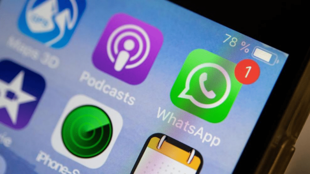 Общество: Учителям запрещают использовать WhatsApp: какие правила действуют для вашего региона