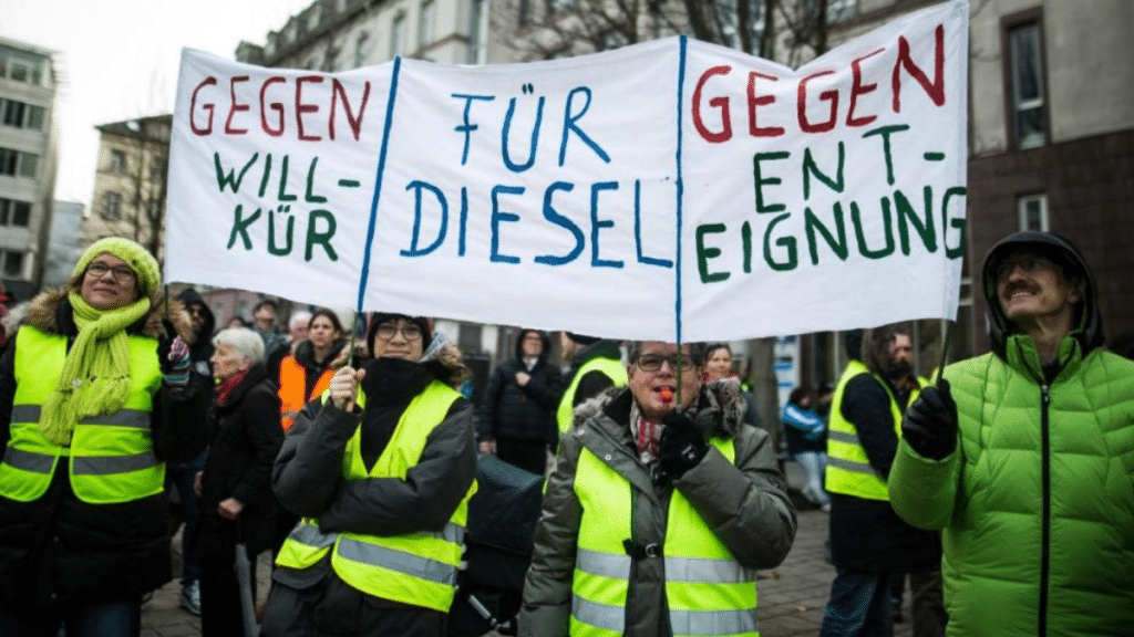 Общество: Министр транспорта опасается массовых демонстраций против дизельного запрета