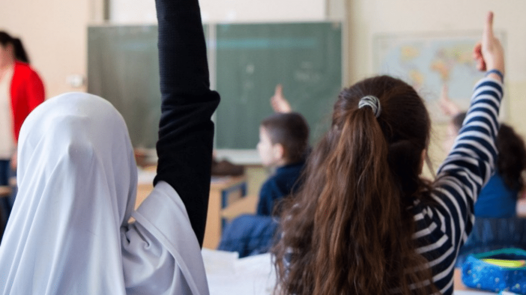 Общество: Политик ХДС предложил ввести верхний предел количества детей мигрантов в немецких школах