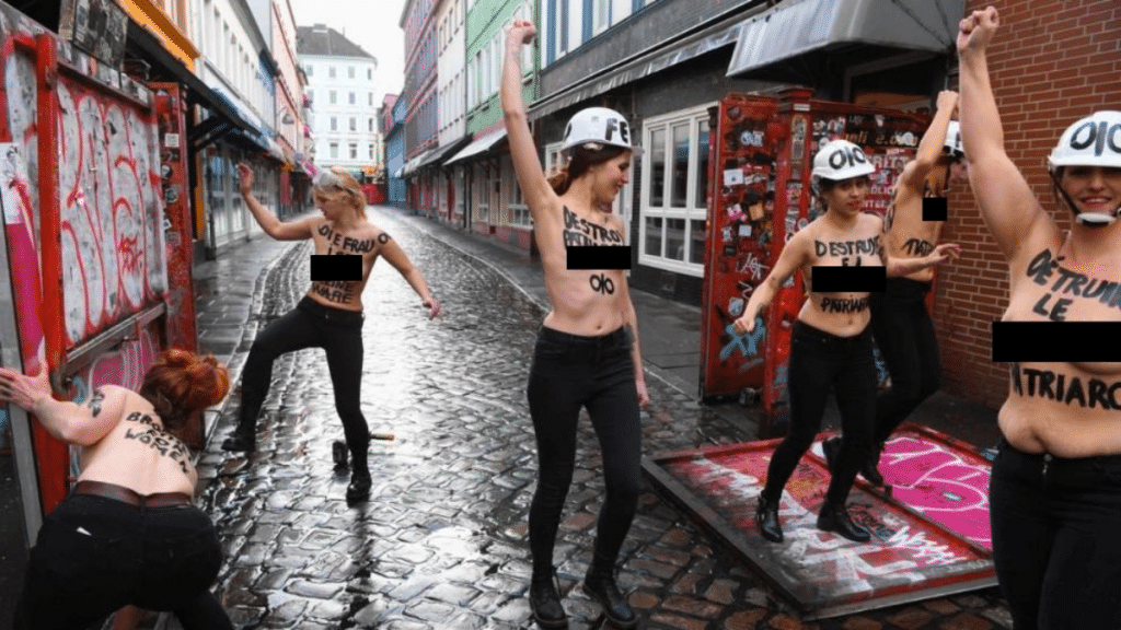 Общество: Против патриархата: обнаженные активистки Femen снесли преграду в Гамбурге