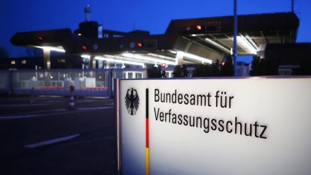 Общество: Немецкие власти предупреждают об угрозе экстремизма для экономики