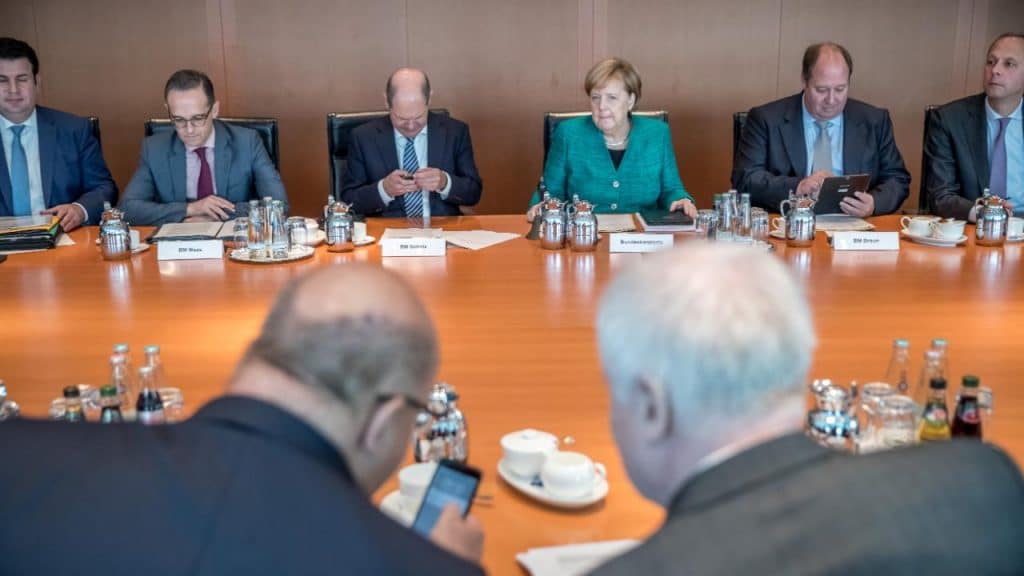 Деньги: Жесткая экономия: в Германии урежут финансирование некоторых министерств