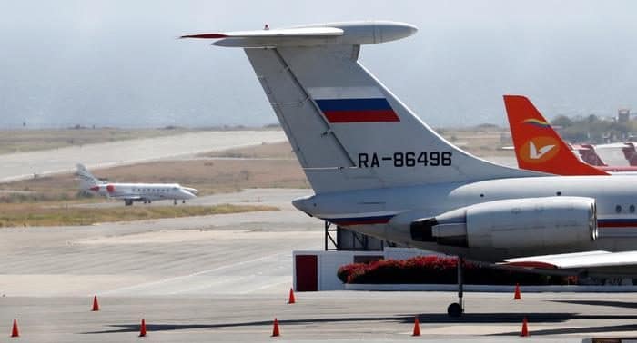 Отовсюду обо всем: Россия направила два военных самолета в поддержку режима Мадуро