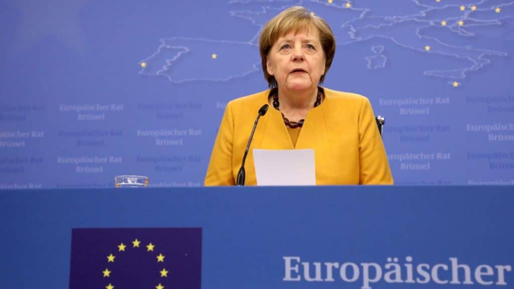 Деньги: С апреля канцлер Германии и министры будут зарабатывать больше