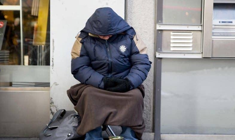 Общество: Бродячая жизнь: как много зарабатывают бездомные?