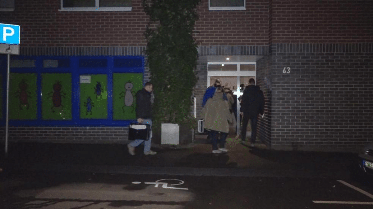 Происшествия: В Золингене полицейский смертельно ранил мужчину