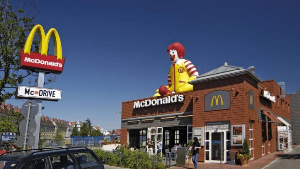 Происшествия: Посетители филиала мюнхенского McDonald's могли заразиться корью