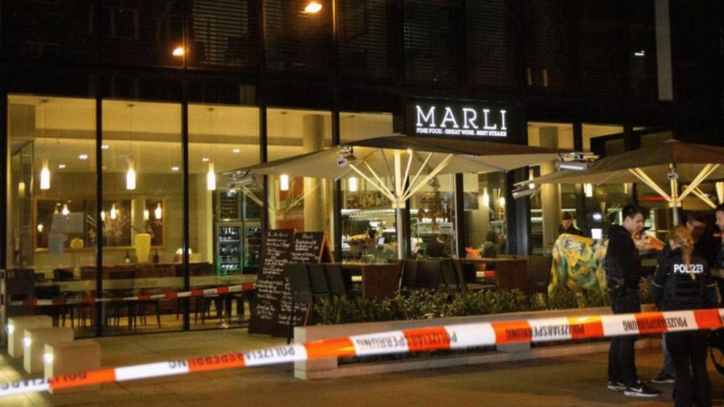 Происшествия: Посетитель ресторана вышел на перекур, в это время на него напали с ножом
