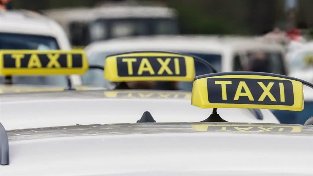 Общество: Пассажирам на заметку: уловки таксистов, желающих заработать на клиентах