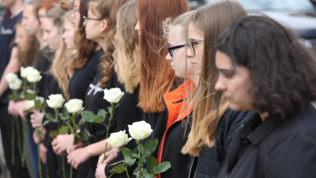 Происшествия: Эрфурт поминает жертв массового убийство в гимназии Гутенберга