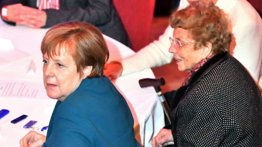 Общество: Железная фрау: как Ангела Меркель переживает утрату родной матери?