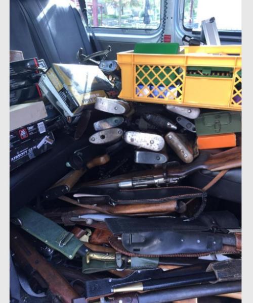 Происшествия: Полиция обнаружила в доме пенсионера около 500 единиц оружия