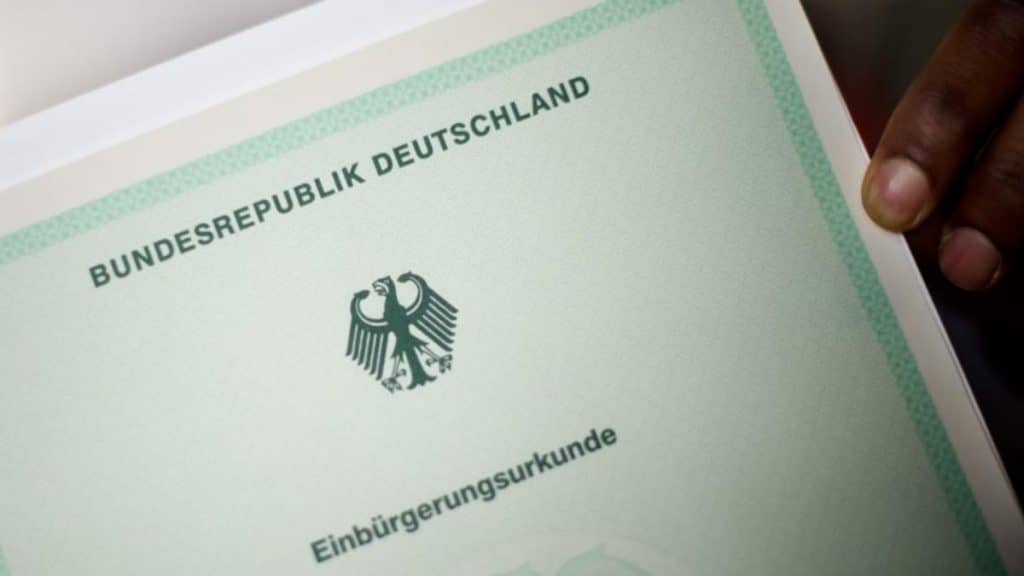 Общество: В Германии удвоят срок лишения гражданства за предоставление ложных личных данных