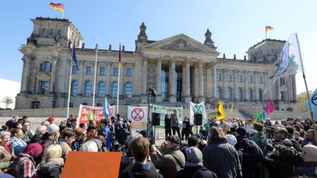 Общество: Все больше немцев недовольны тем, как работает демократия в стране