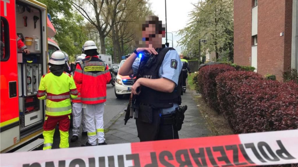 Происшествия: Дюссельдорф: женщина облила судебного пристава кислотой