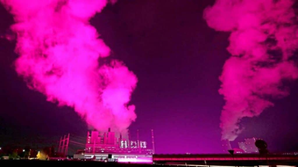 Происшествия: Таинственное свечение: почему небо над Гревенброхом стало розовым?