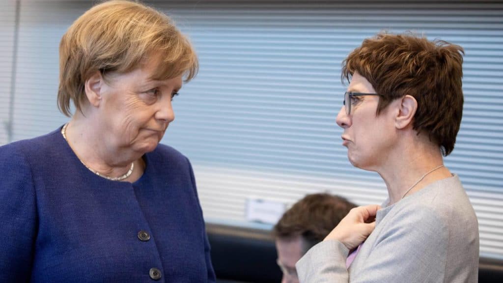 Политика: Ходят слухи: Ангела Меркель уйдет в отставку после выборов в Европарламент?