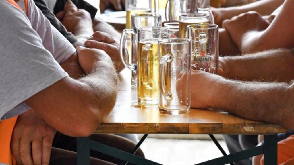 Общество: Столько немцев употребляют спиртное на работе