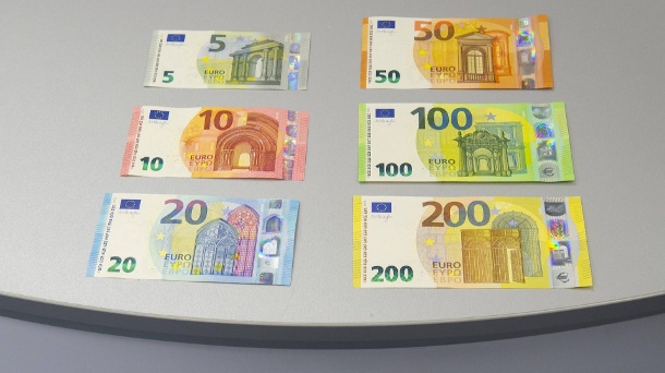 Деньги: В обращение появились новые банкноты €100 и €200