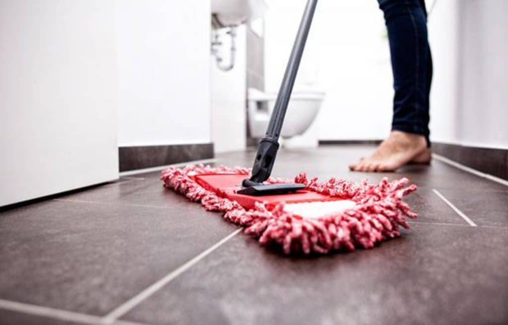 Домашние хитрости: Это обязательно нужно делать перед тем, как начинать уборку в ванной