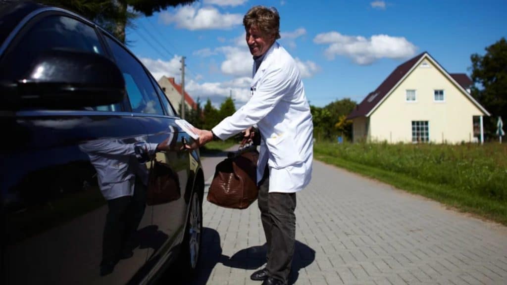 Общество: Нехватка специалистов: где в Германии меньше всего врачей