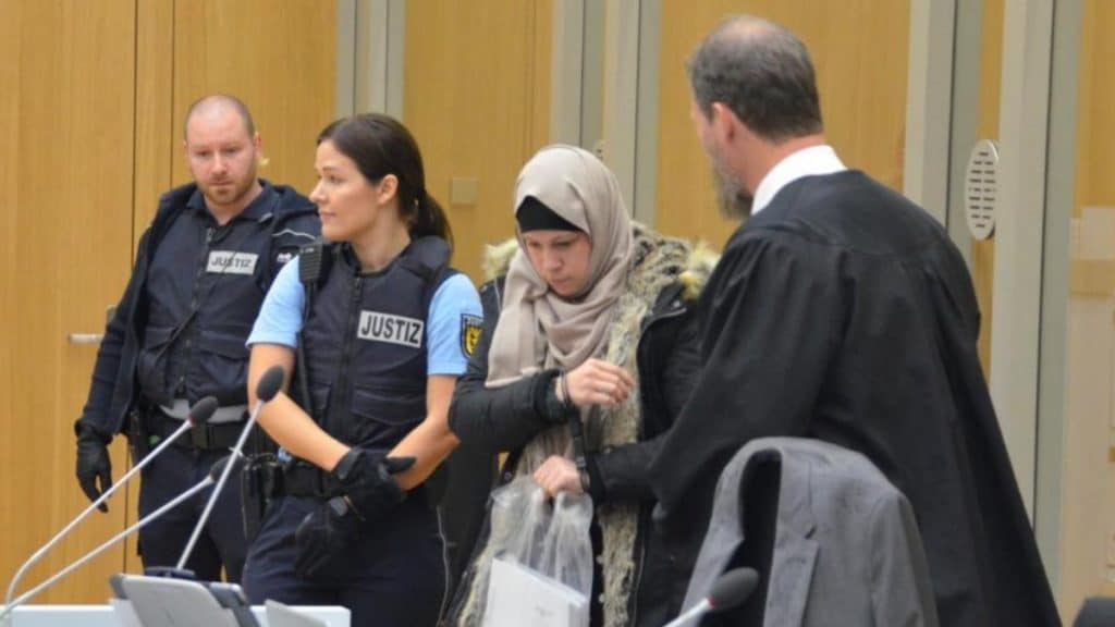 Общество: Штутгарт: в суде жена боевика ИГ жаловалась, что ей приходилось постоянно убирать и готовить